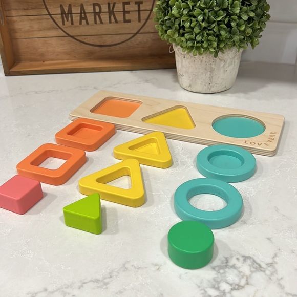 LOVEVERY Geo Shapes Puzzle - Picture 2 of 5